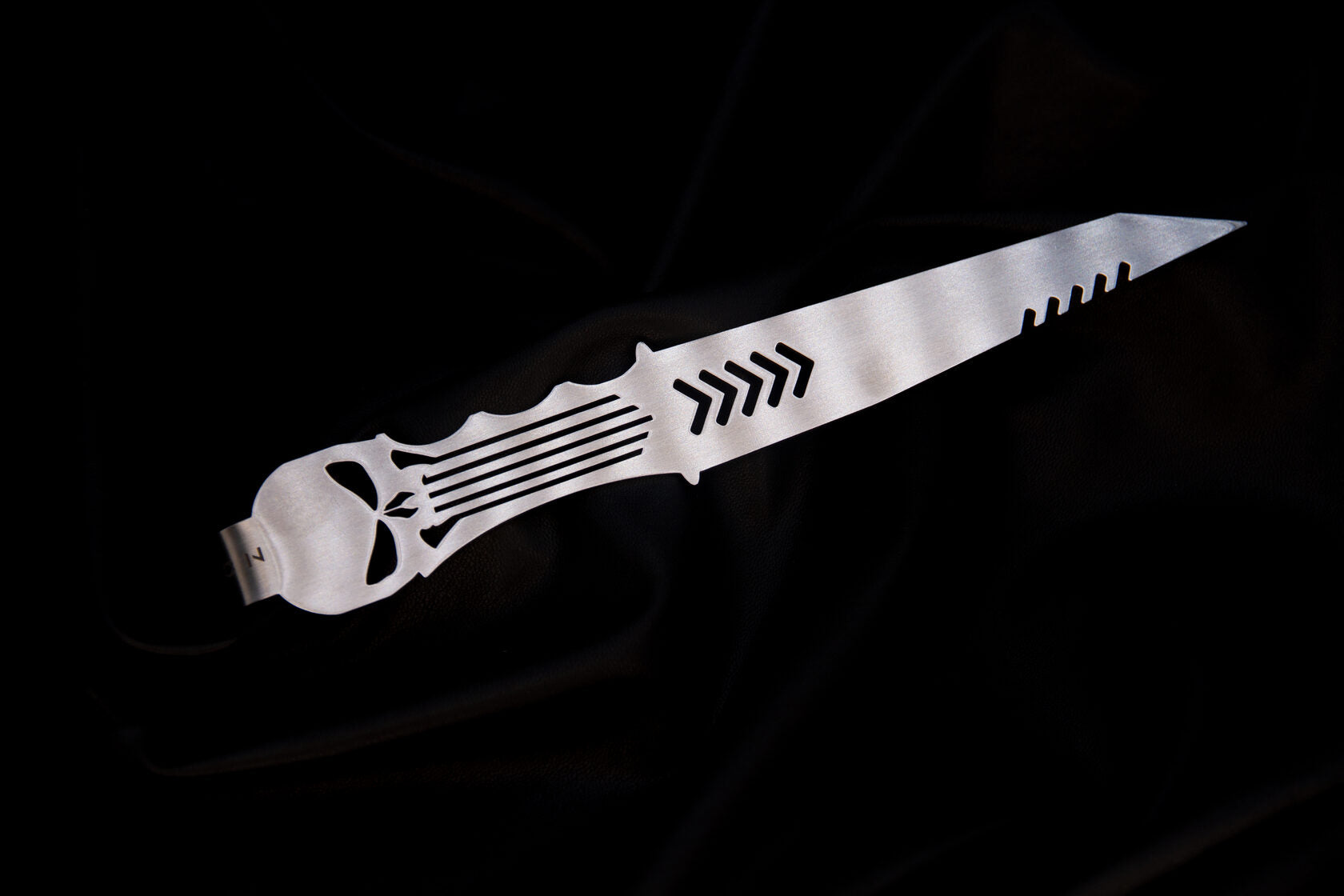 Nomad Skull Hookah Tongs