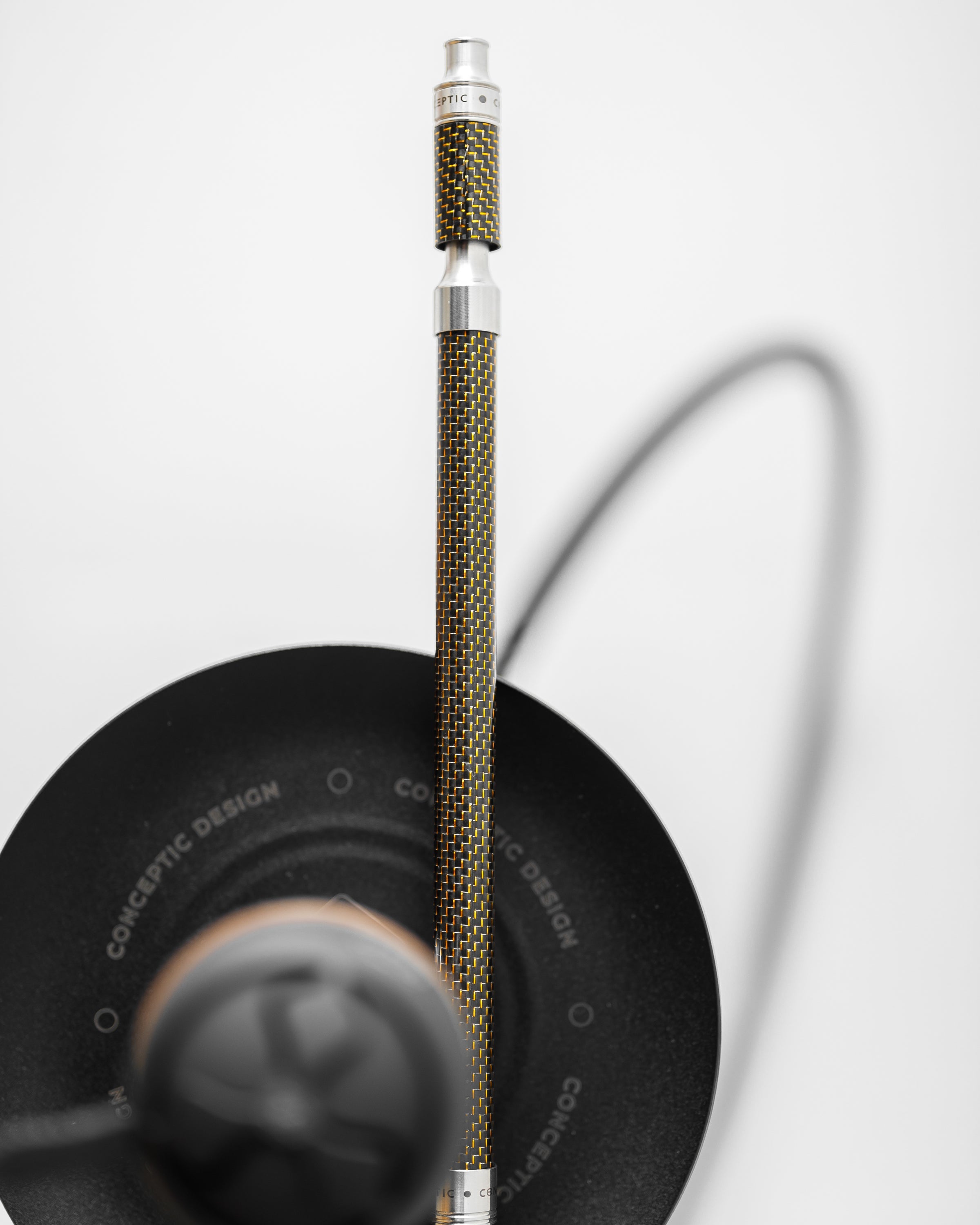 Conceptic Design Carbon Hookah